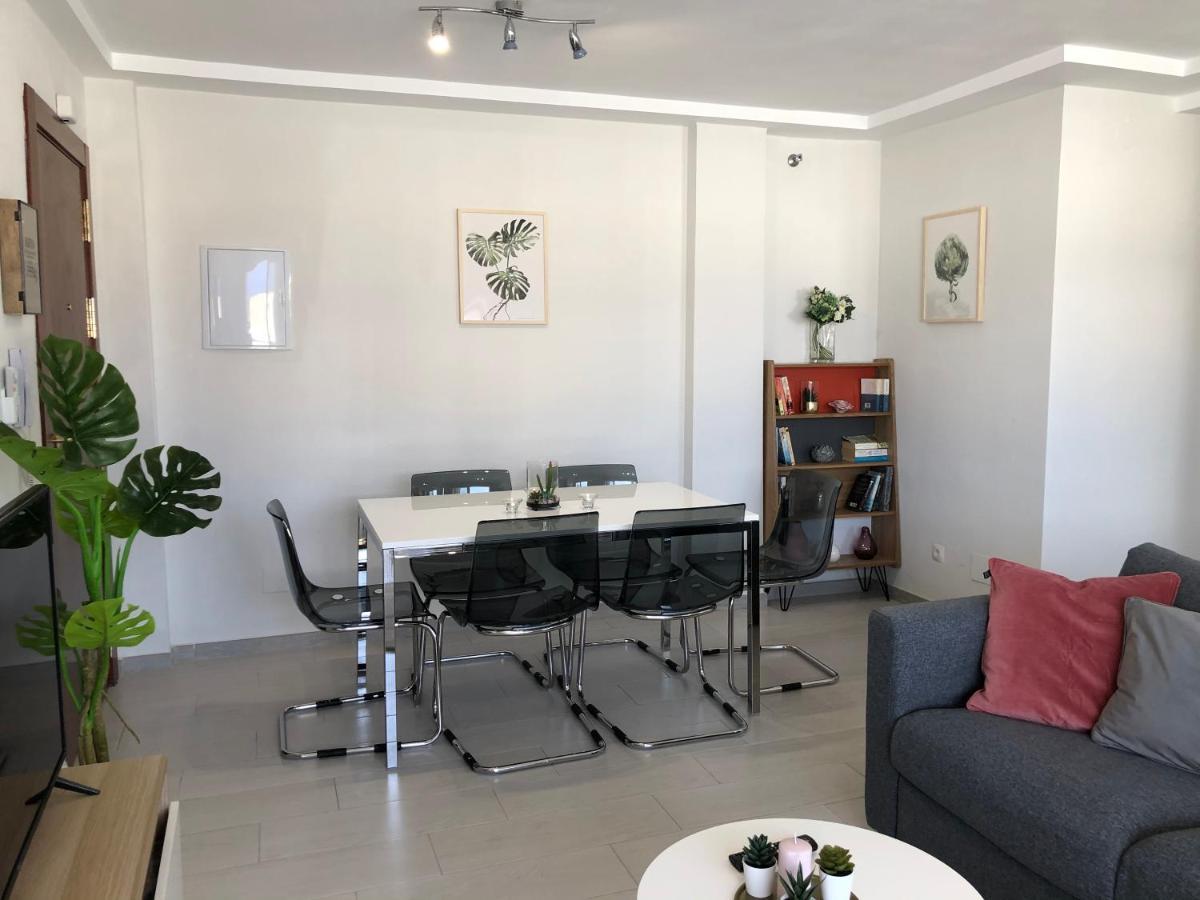 Victoria Luxury Beachfront Apartment In Benalmadena Costa المظهر الخارجي الصورة