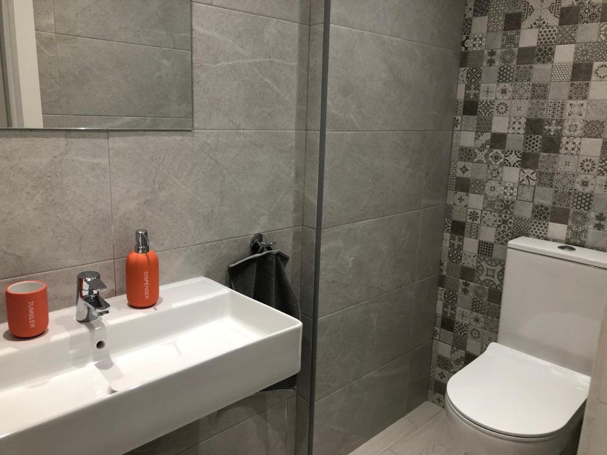 Victoria Luxury Beachfront Apartment In Benalmadena Costa المظهر الخارجي الصورة