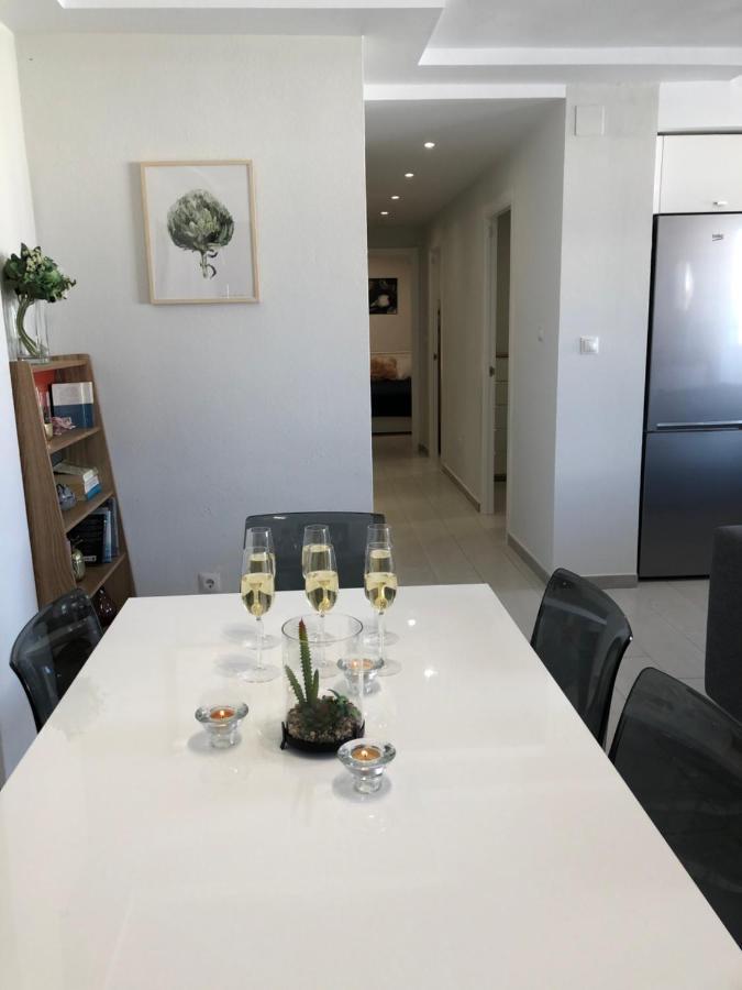 Victoria Luxury Beachfront Apartment In Benalmadena Costa المظهر الخارجي الصورة