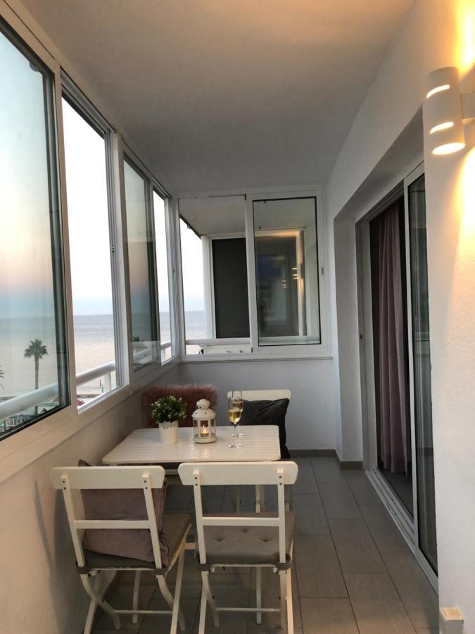 Victoria Luxury Beachfront Apartment In Benalmadena Costa المظهر الخارجي الصورة