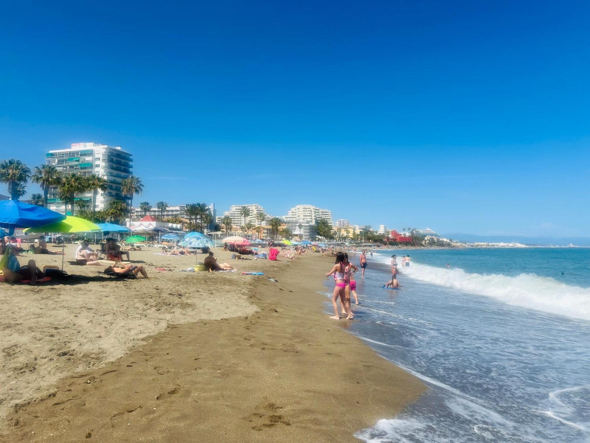 Victoria Luxury Beachfront Apartment In Benalmadena Costa المظهر الخارجي الصورة