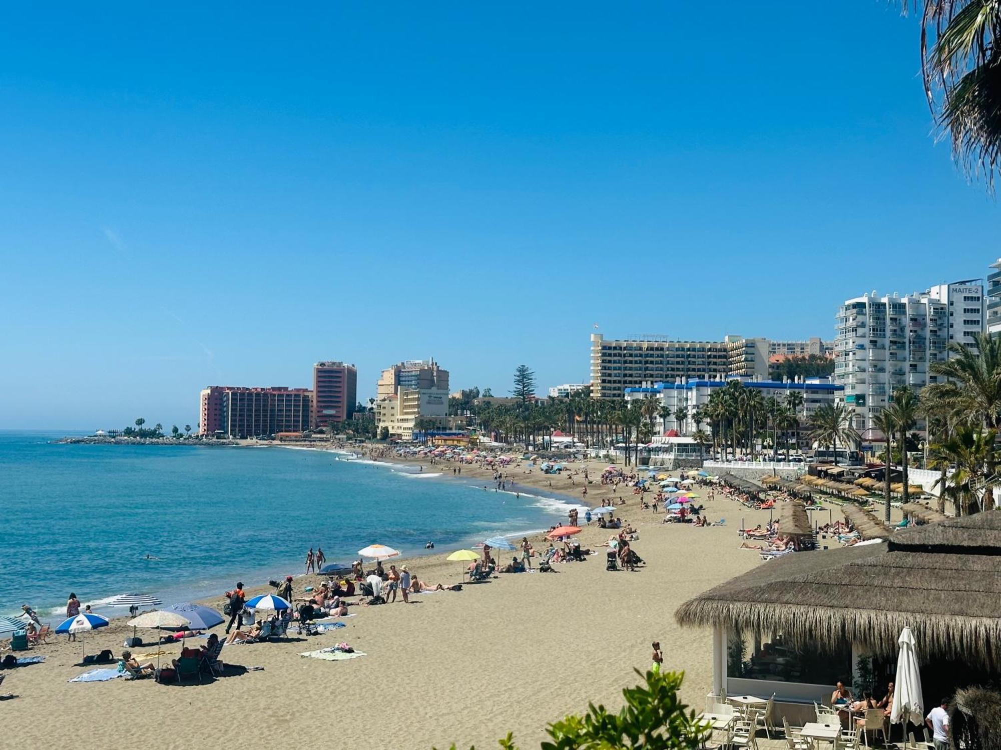 Victoria Luxury Beachfront Apartment In Benalmadena Costa المظهر الخارجي الصورة